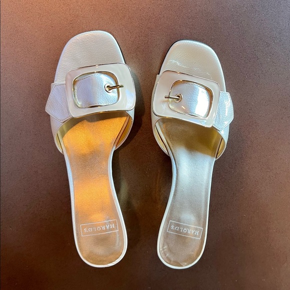 Harold’s 6.5 Gold Heel Slip-On Heels - Picture 13 of 13